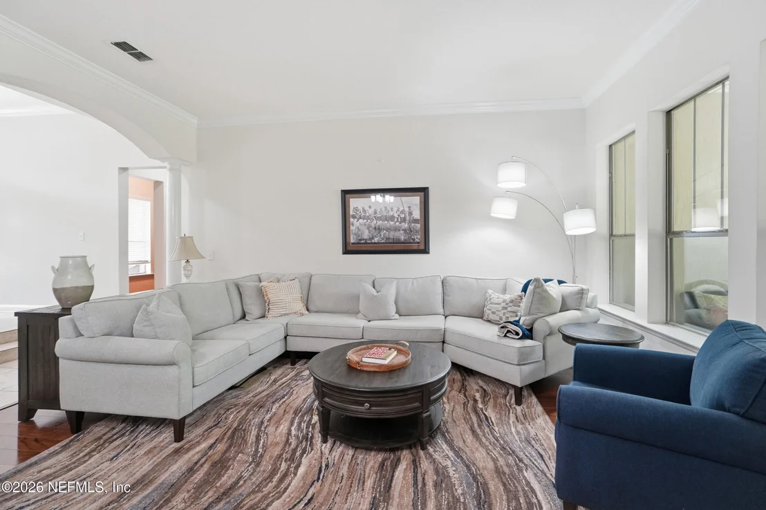 Photo of 907 BROOKHAVEN Drive