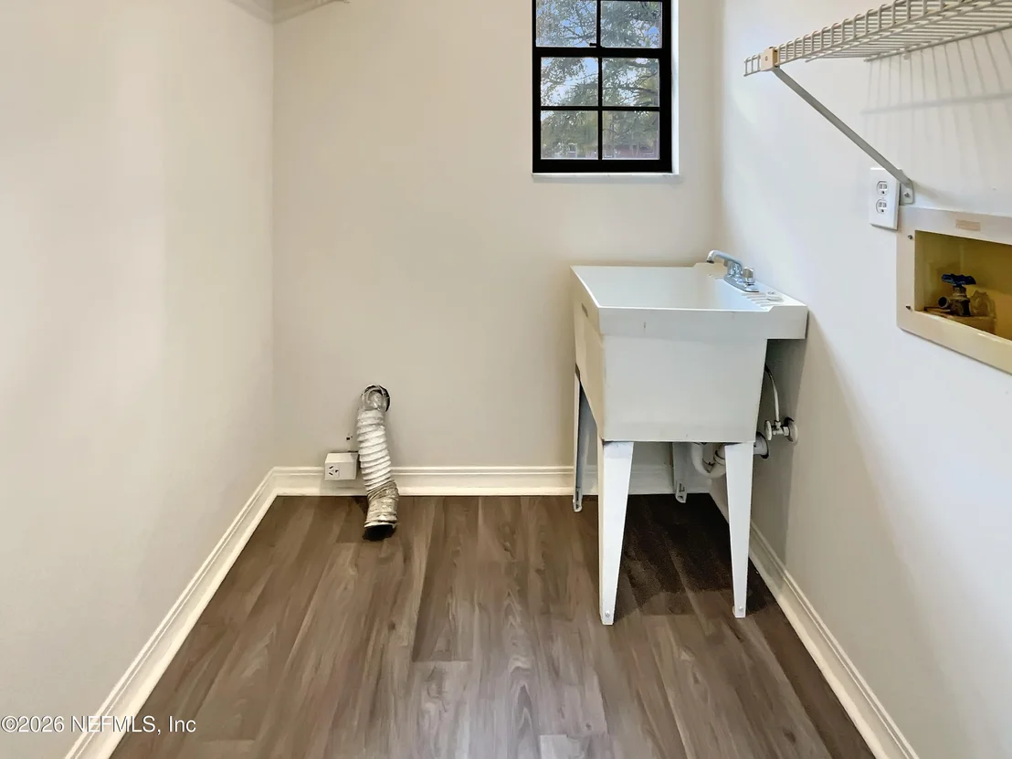 Photo of 1555 DOLPH Road