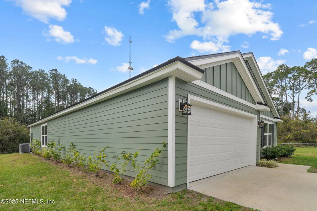 Photo of 613 OLEANDER Drive
