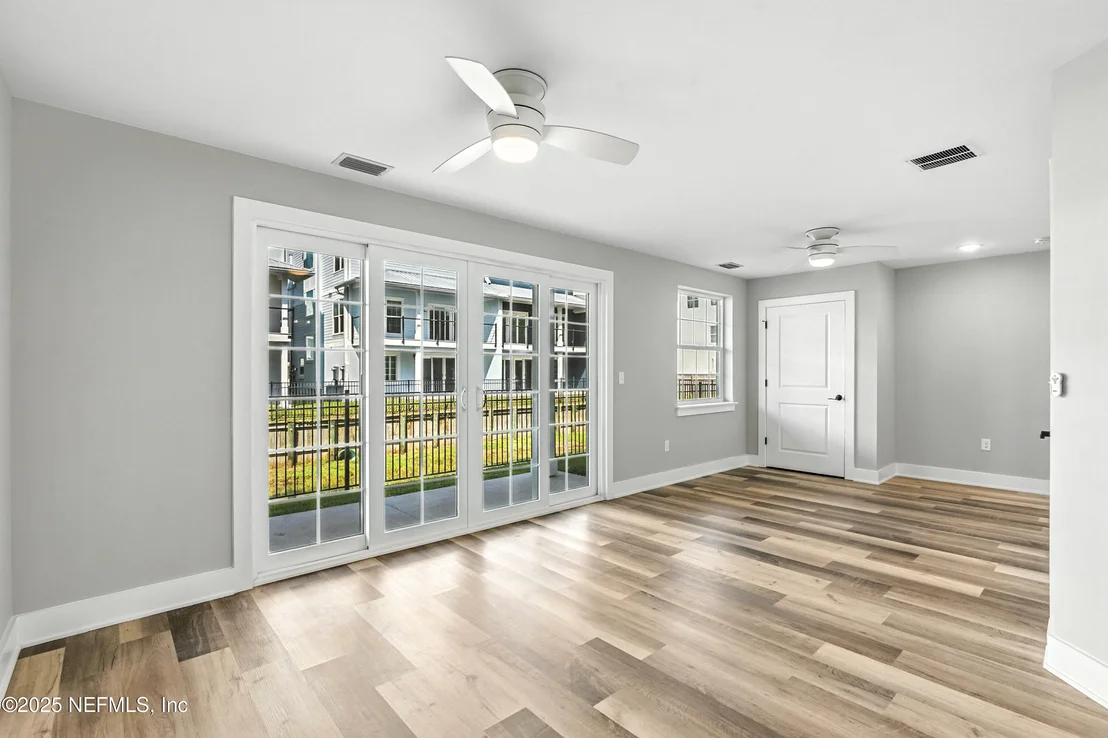 Photo of 15 COMARES Avenue