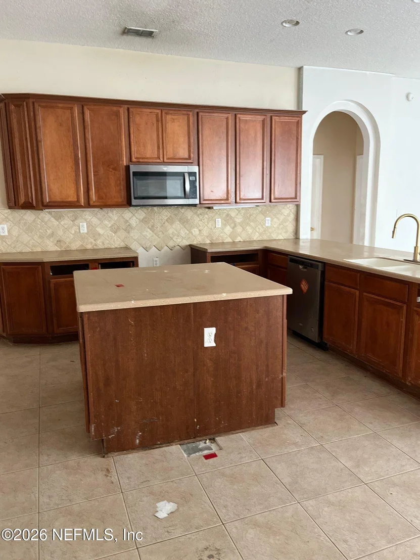 Photo of 688 WAKEVIEW Drive
