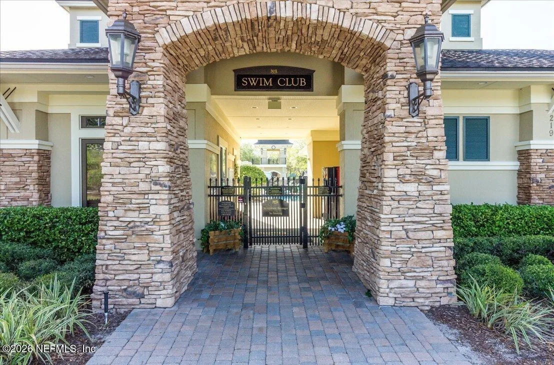 Photo of 421 ST JOHNS GOLF Drive