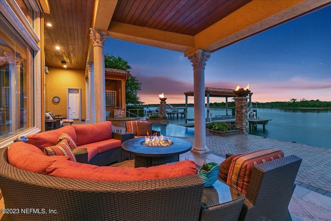 Photo of 1261 DELFINO Drive