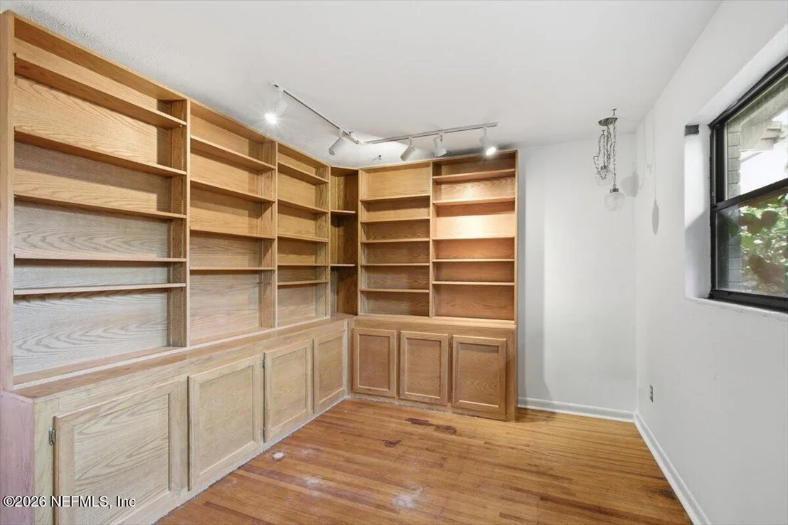Photo of 1425 OAK HAVEN Road