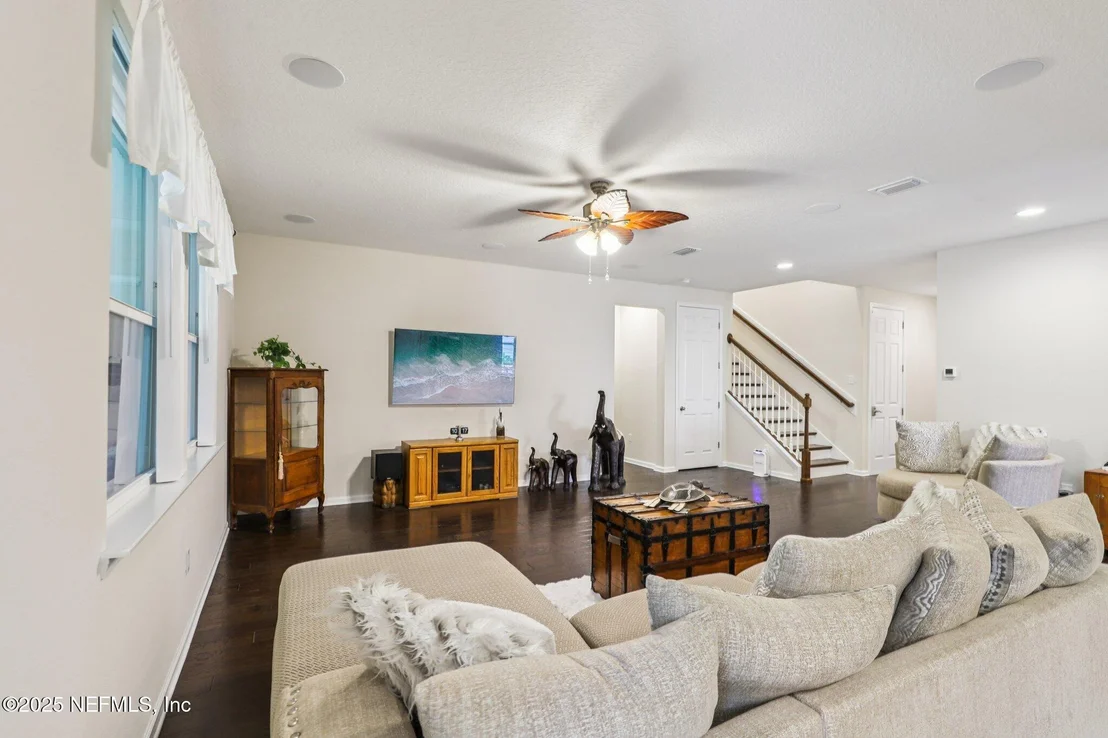 Photo of 261 PALISADE Drive