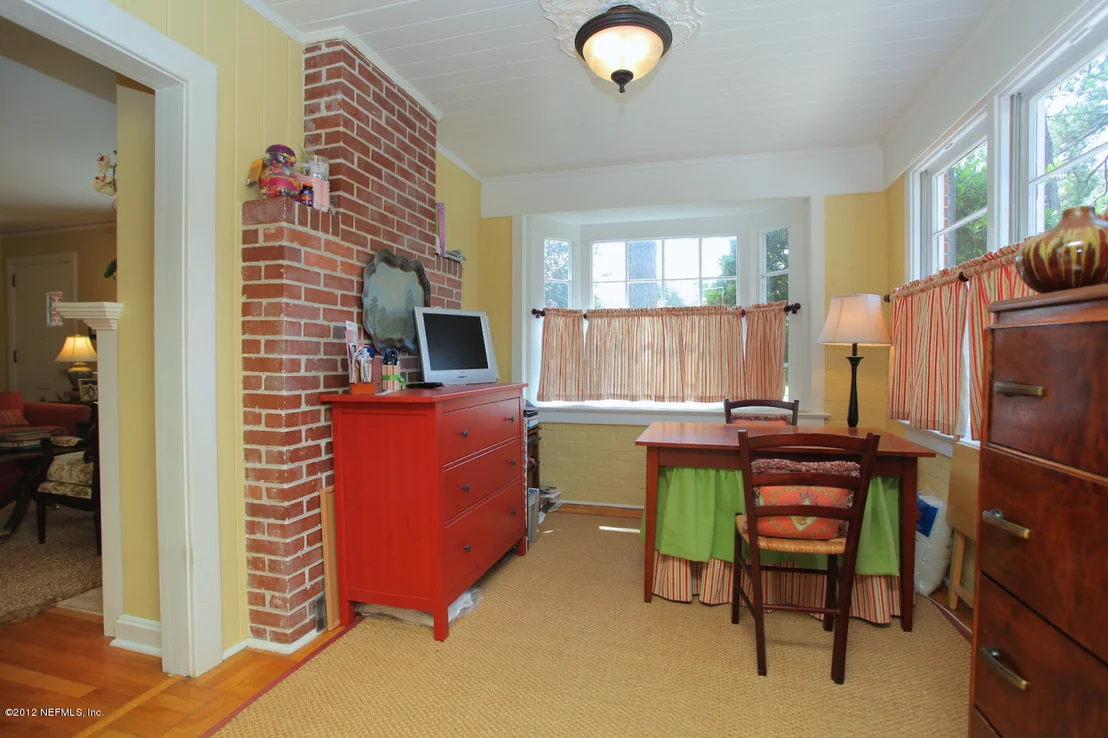 Photo of 1405 Mapleton Road