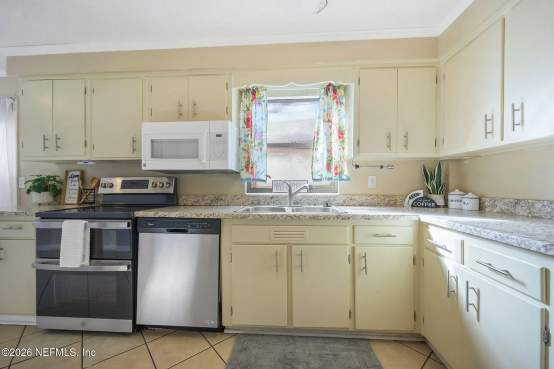 Photo of 431 VALDERIA Drive