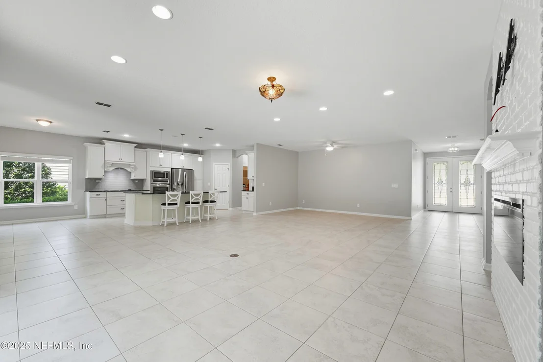 Photo of 96072 BREEZEWAY Court
