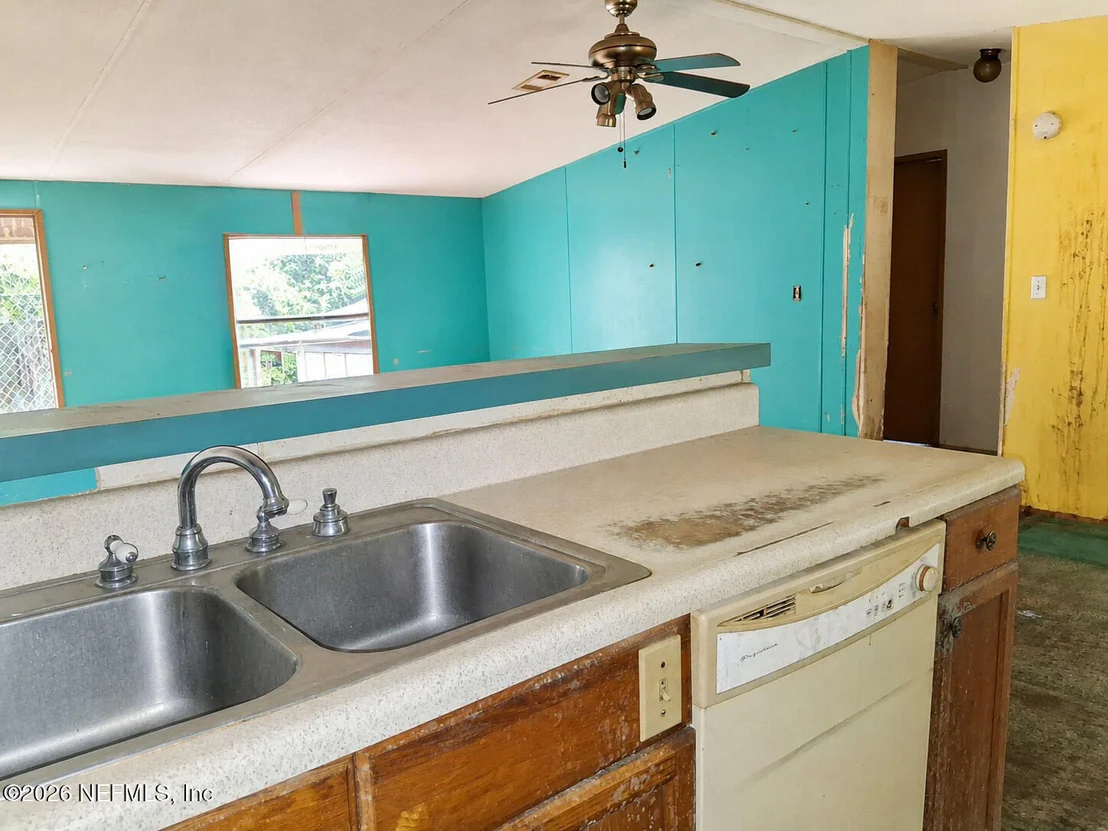 Photo of 106 LAKE SHORE Road