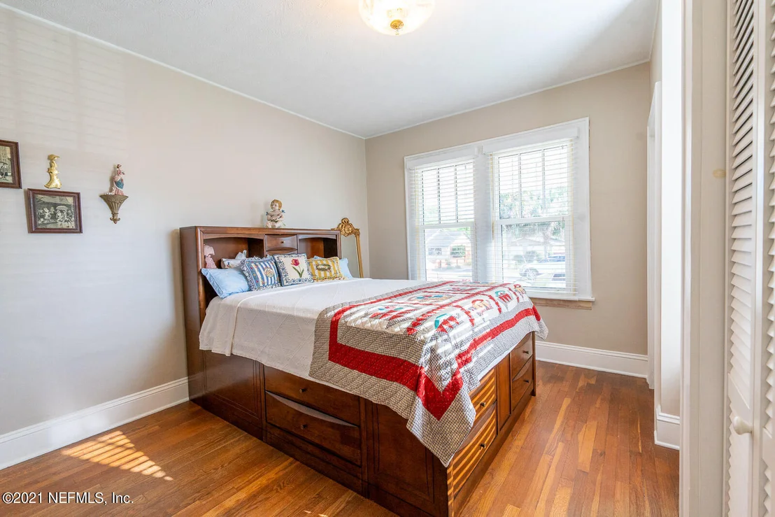 Photo of 4443 BEVERLY Avenue