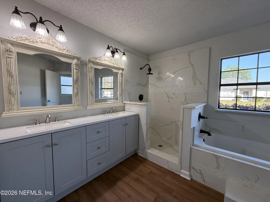 Photo of 585 THORNBERRY Road