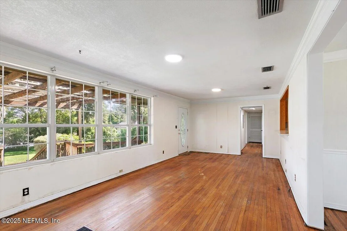 Photo of 5855 DICKSON Road
