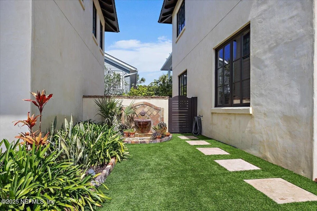 Photo of 1515 BEACH Avenue