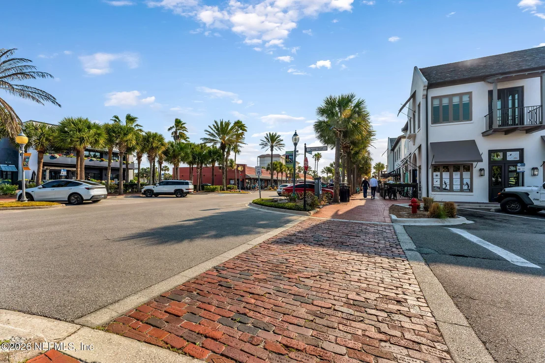 Photo of 1242 BEACH Avenue