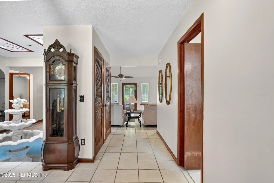 Photo of 530 HICKORY Drive