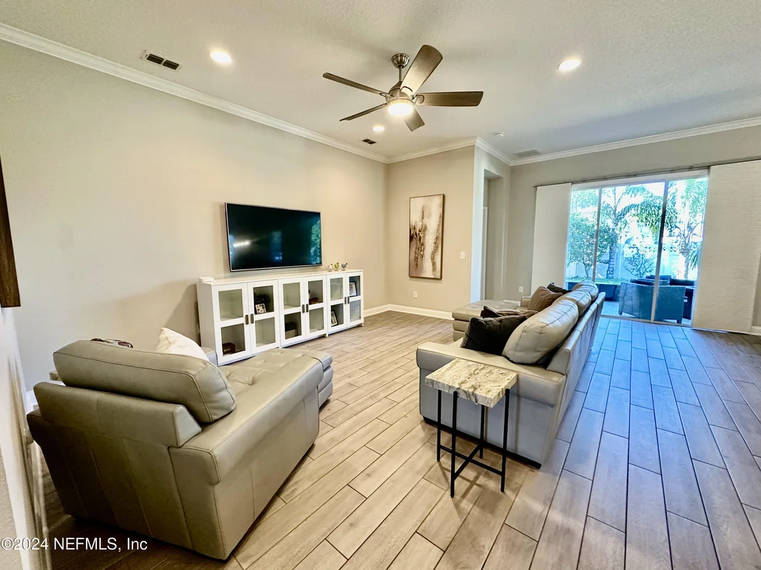 Photo of 1135 SHETLAND Drive