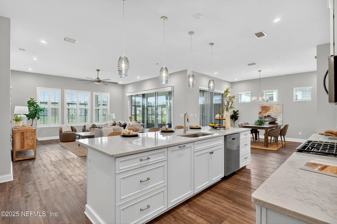 Photo of 243 PINELLAS Way
