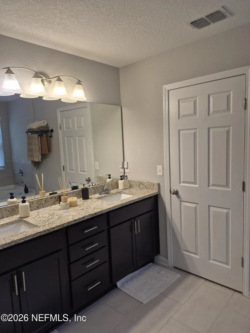 Photo of 6093 HYDE PARK Circle