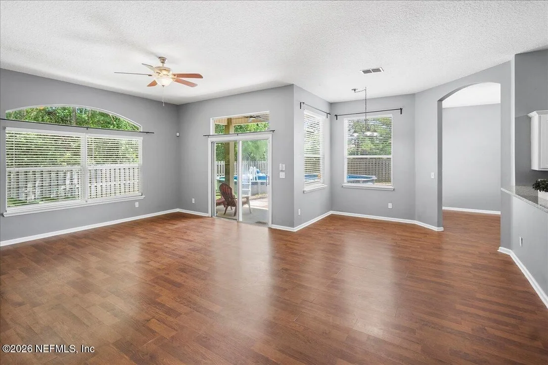Photo of 817 ESQUIRE Lane