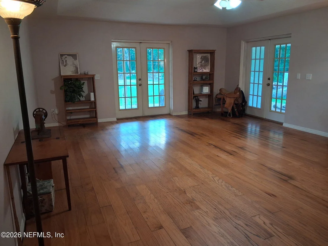 Photo of 25 CURRANT Avenue