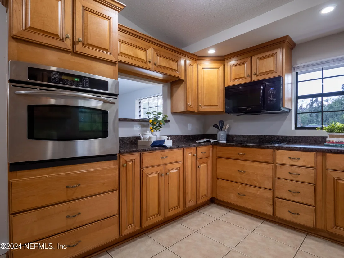 Photo of 6873 LENOX Avenue
