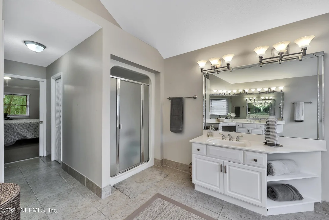 Photo of 405 OAK Drive S