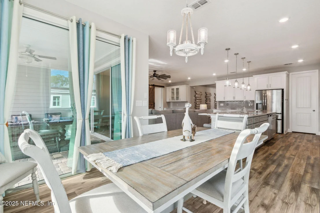 Photo of 85558 FALL RIVER Parkway
