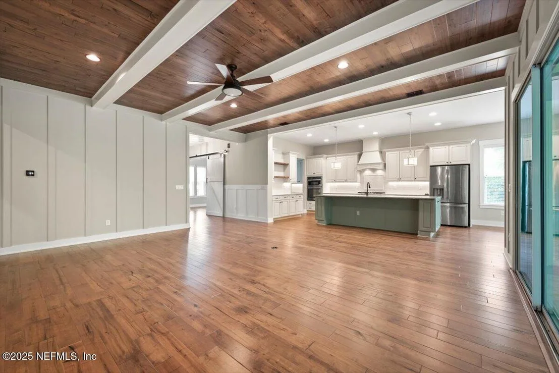 Photo of 305 SEAHILL Drive