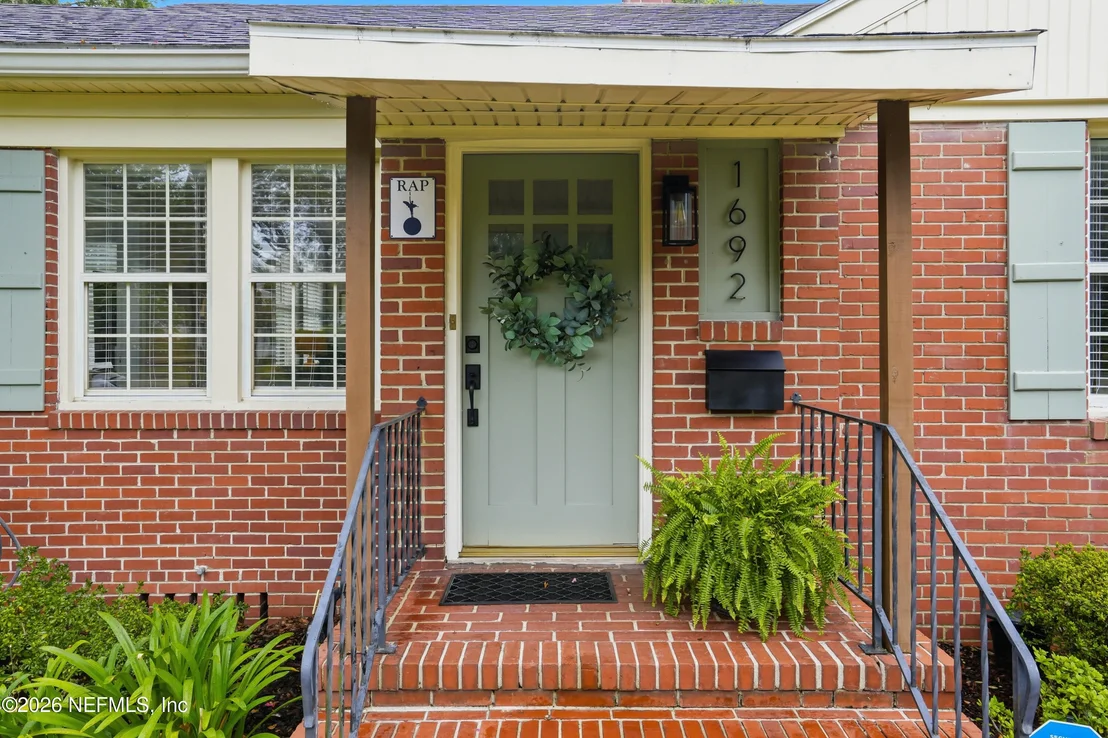 Photo of 1692 PERSHING Road