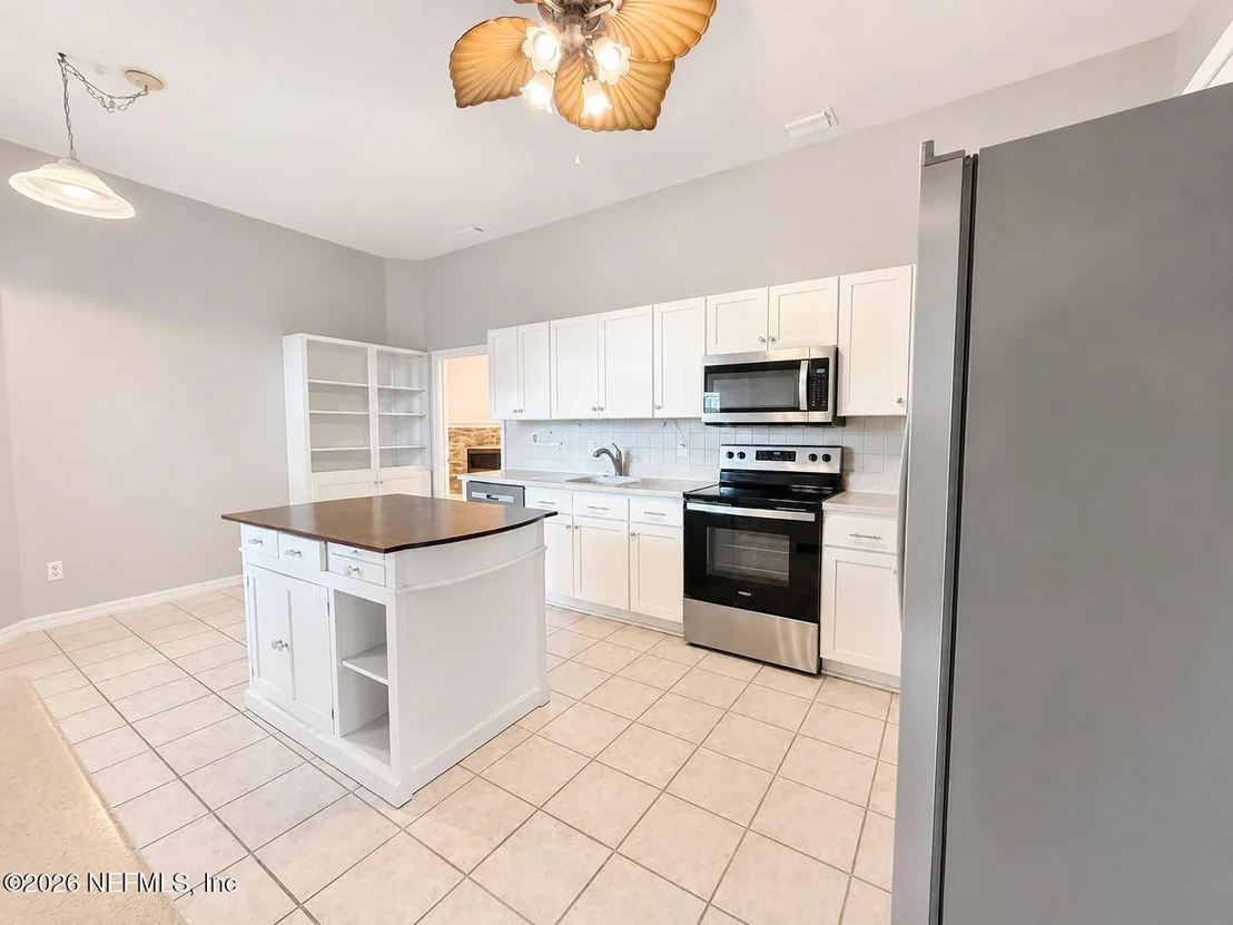 Photo of 3345 KINGS Road S