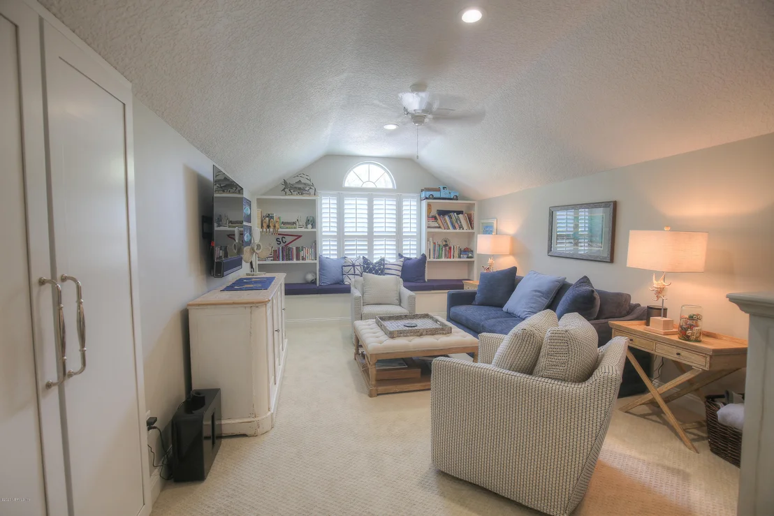 Photo of 232 LAUREL Lane
