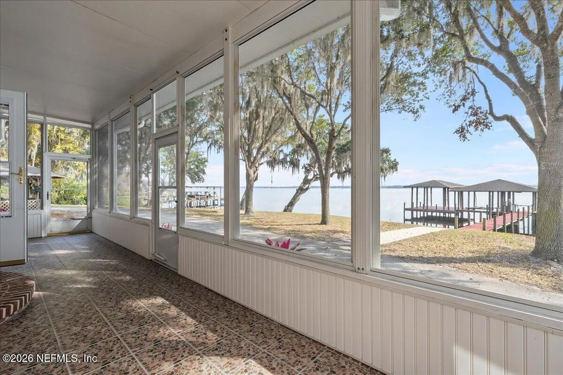 Photo of 533 W RIVER Road