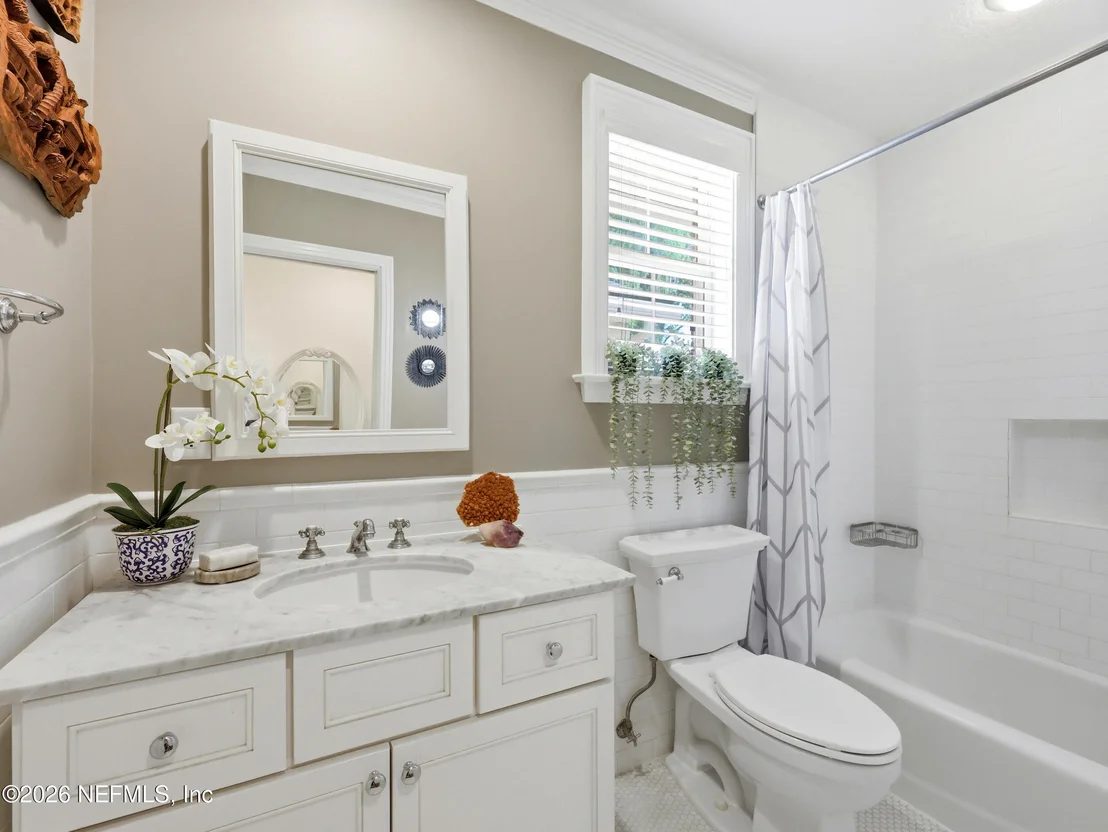 Photo of 2223 BAYVIEW Road