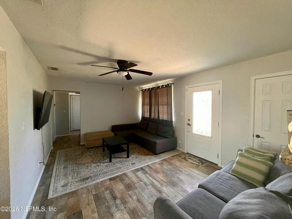 Photo of 845 IBIS Road