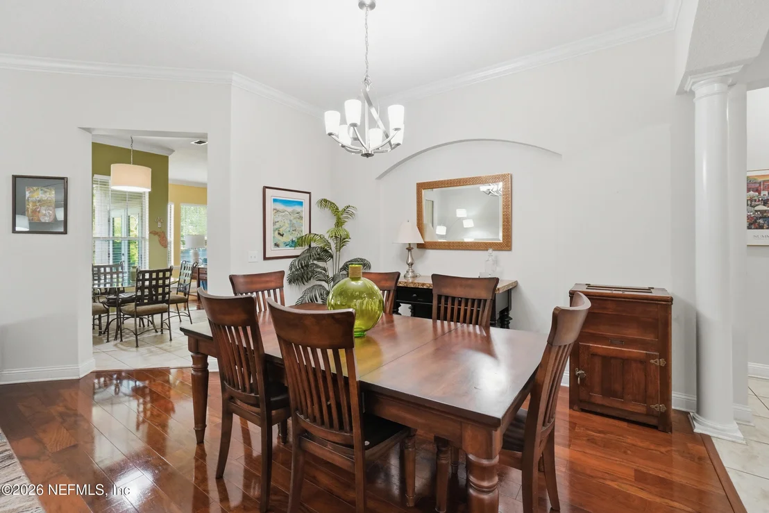 Photo of 907 BROOKHAVEN Drive