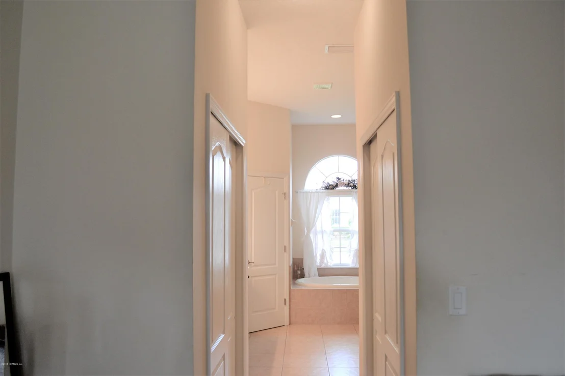 Photo of 290 HOLLAND Drive