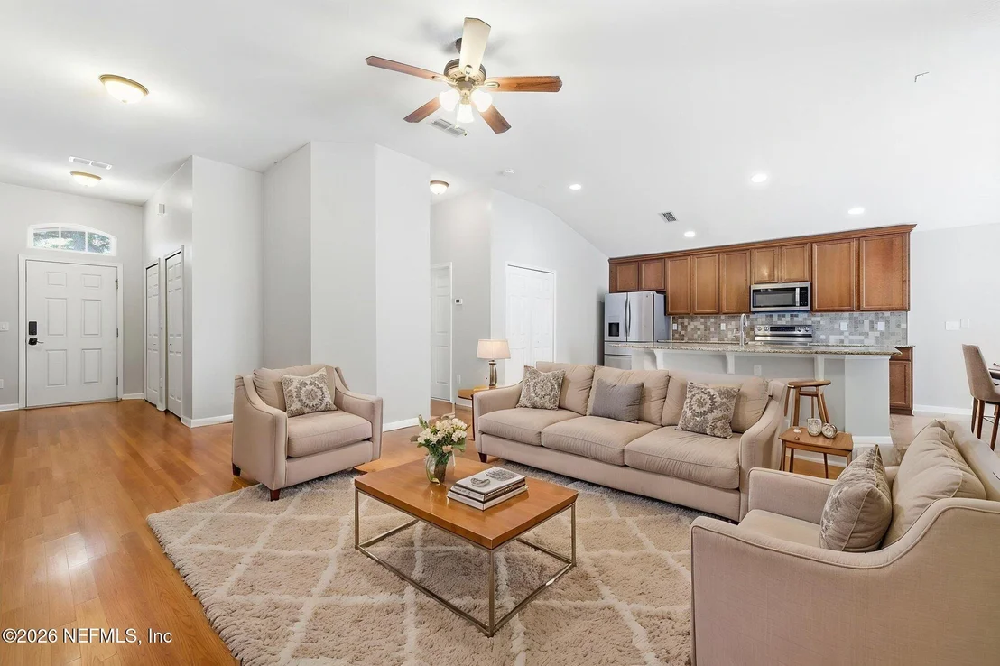Photo of 880 CLAY Street