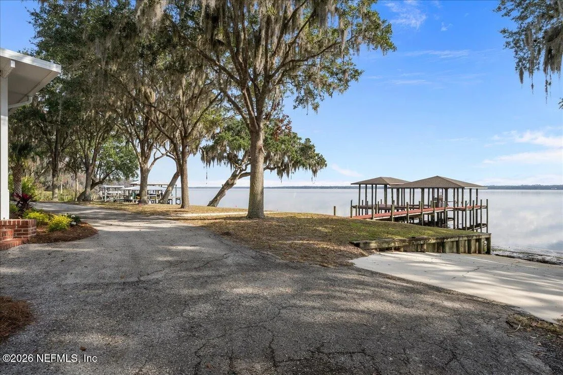 Photo of 533 W RIVER Road