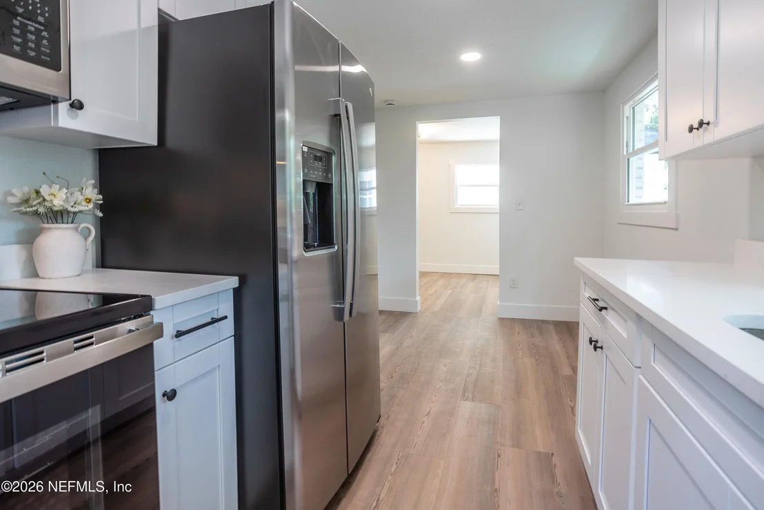 Photo of 1024 RIVER Road