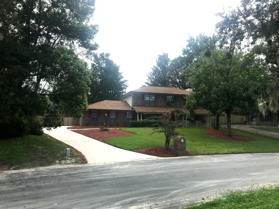 Photo of 901 MIDDLERIDGE Court