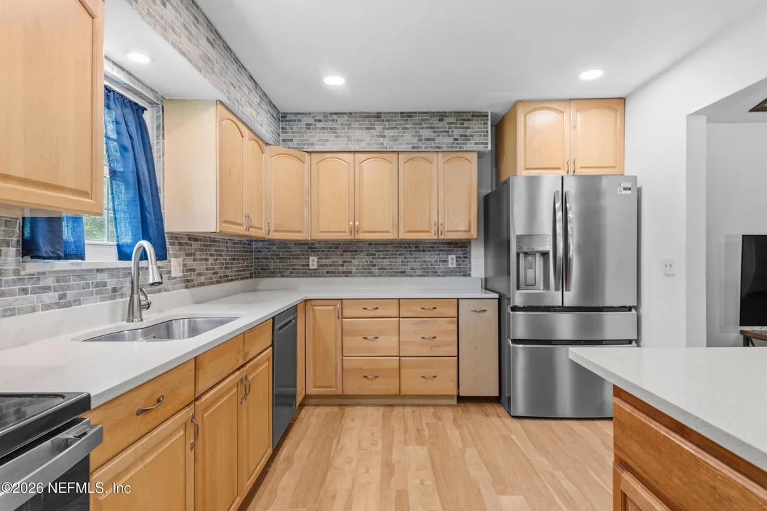 Photo of 615 HICKORY Drive
