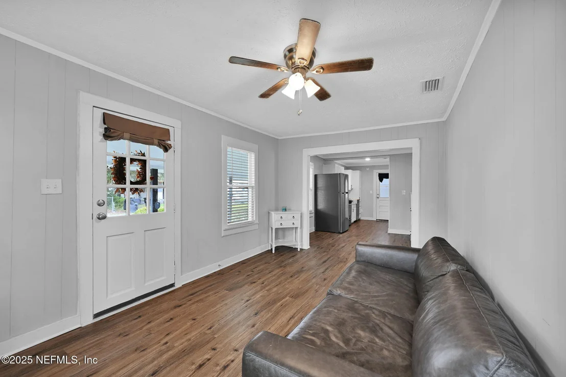 Photo of 430 CENTER Street