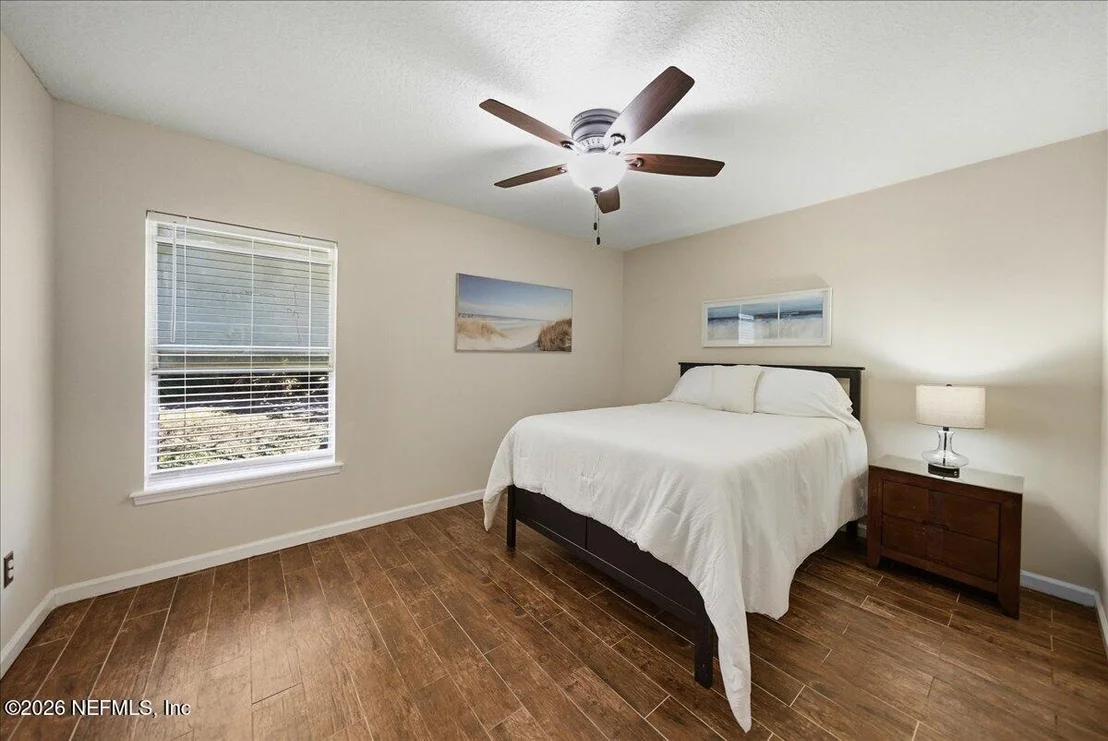 Photo of 176 OAK COMMON Avenue