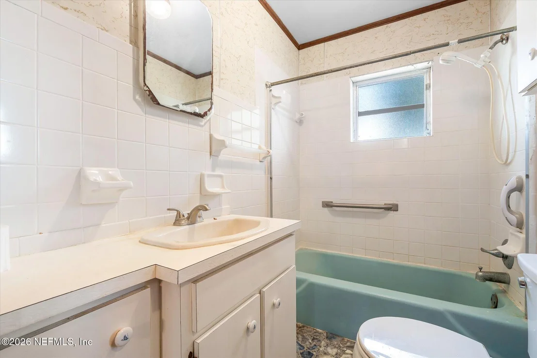 Photo of 786 W RIVER Road