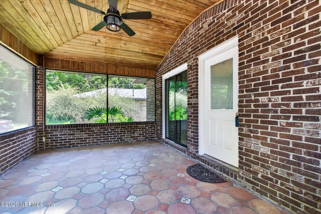 Photo of 407 POMONT Avenue