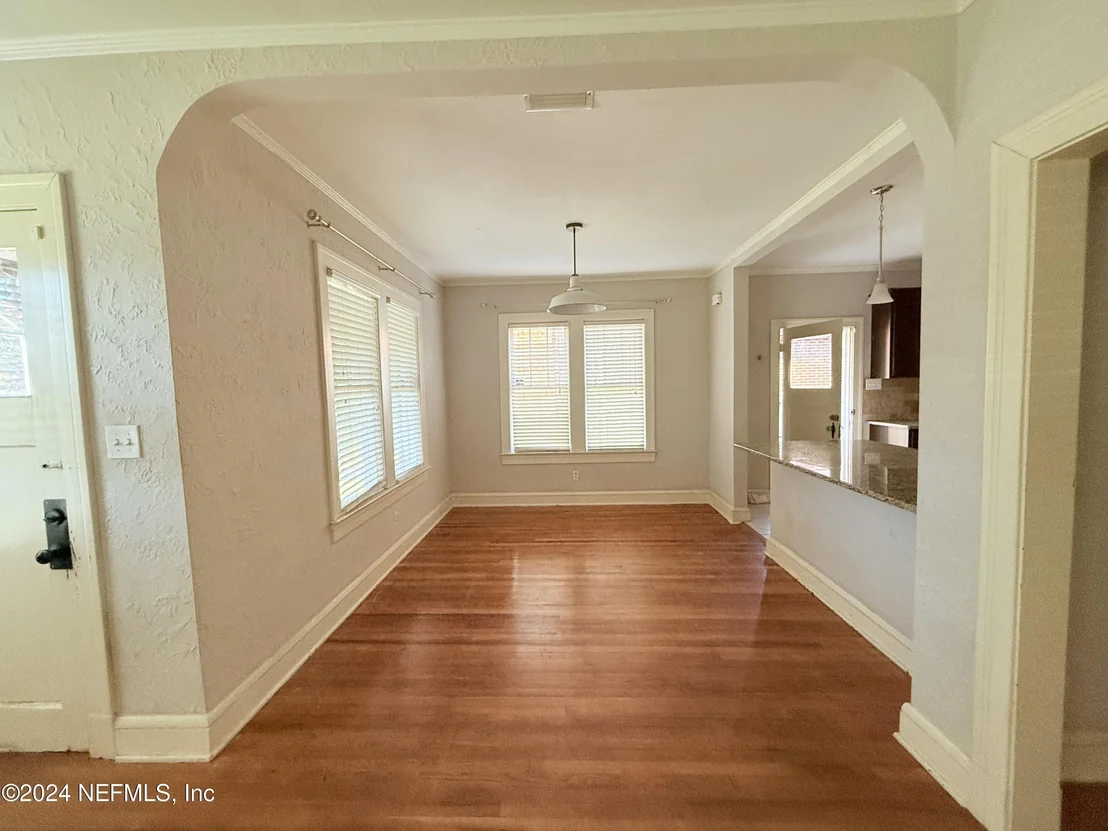 Photo of 4557 RAMONA Boulevard