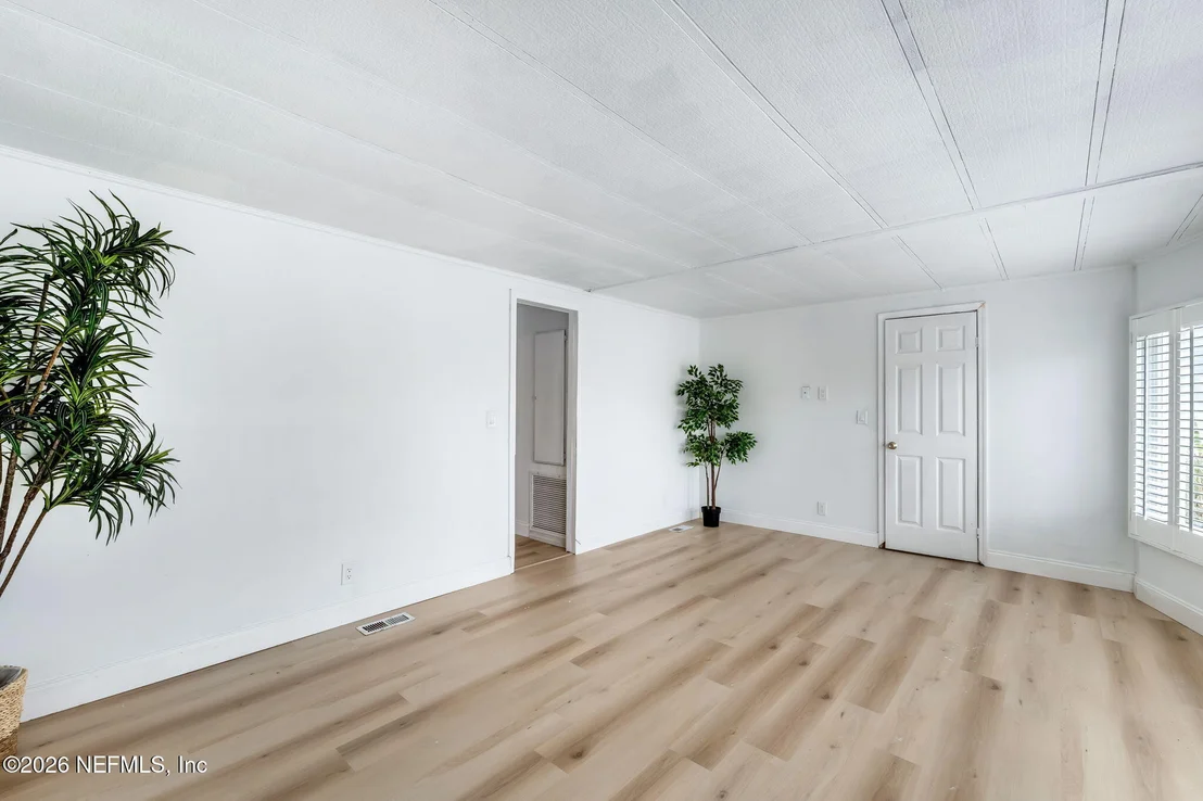 Photo of 264 SEABREEZE Drive