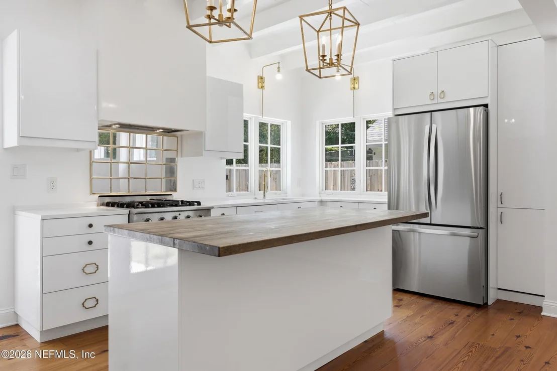 Photo of 1622 AVOCA Place