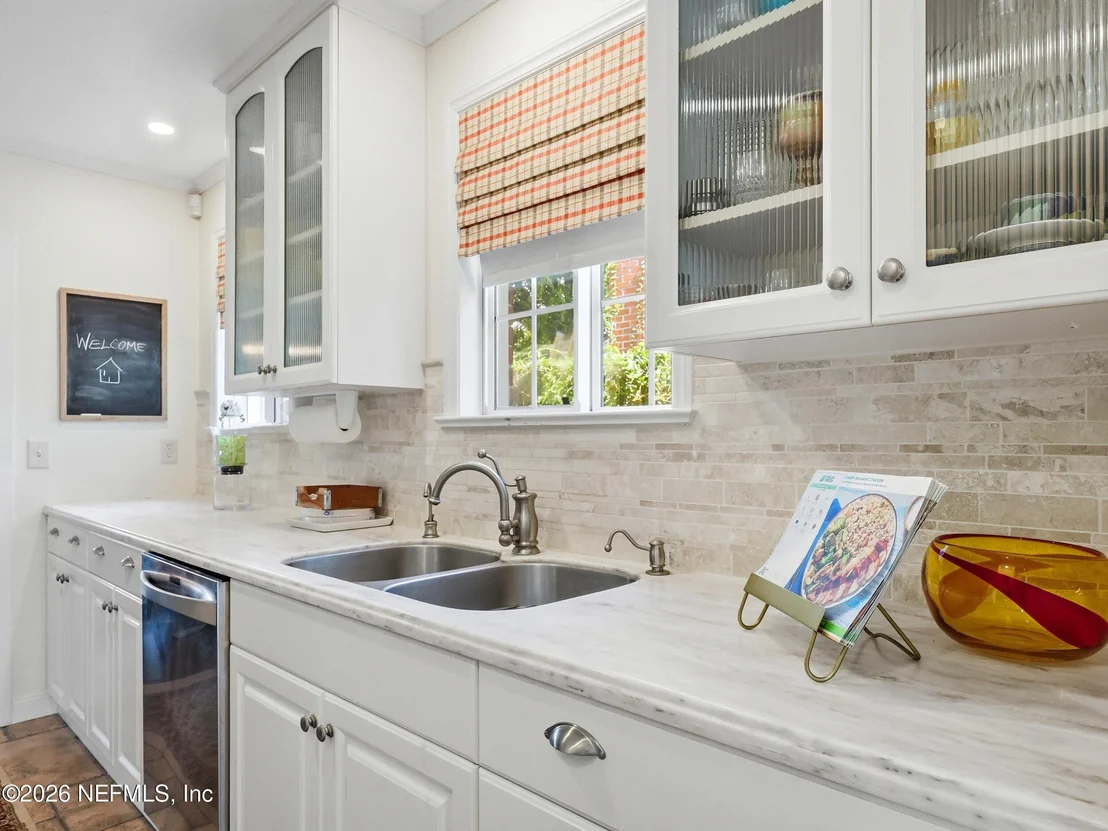 Photo of 2223 BAYVIEW Road
