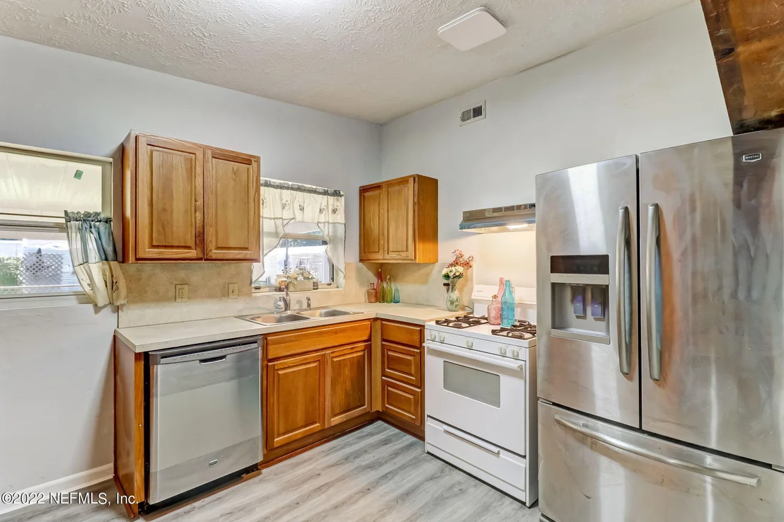 Photo of 2534 LEONID Road